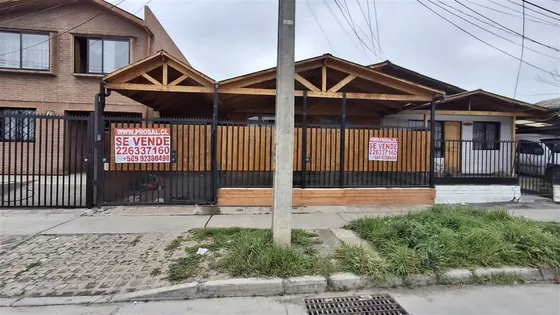 Casa En Venta De 3 Dorm. En Maipú