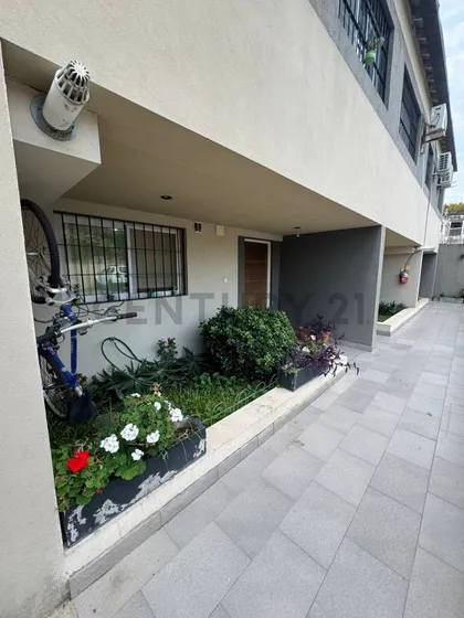 Excelente Triplex En Barrio Cerrado 5 Amb Con Piscina, Sum Y Cochera En San Fernando