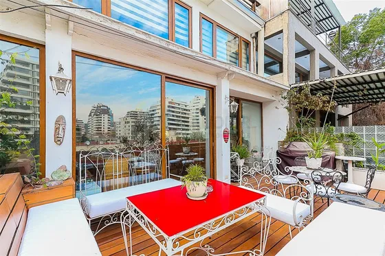 Casa En Venta De 6 Dorm. En Las Condes