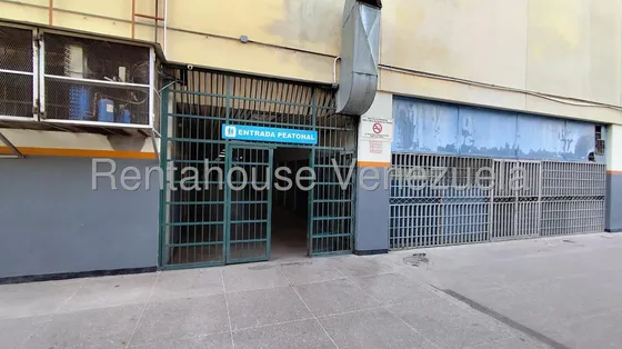 Ac / Local De 163.57 Metros, En Zona Estratégica Del Centro Comercial ,este Local No Solo Destaca Por Su Gran Tamaña Si No También Por Su Ubicación Propatria En Venta / Mls #25-9410