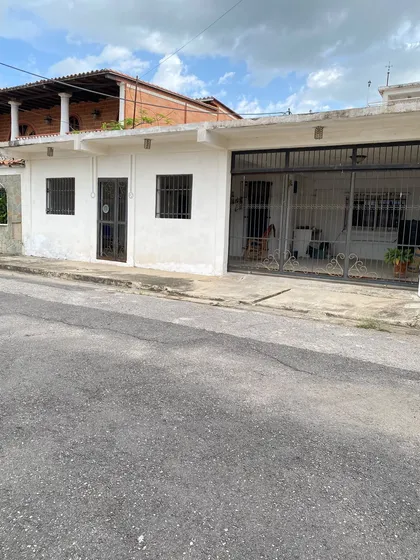 Gl Casa En Flor Amarillo Urb Fundacion Valencia