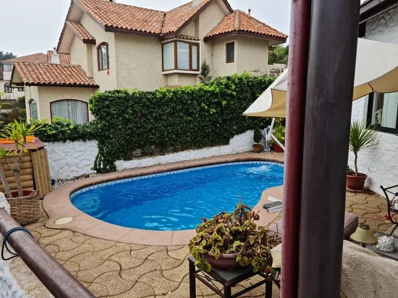 Vendo Casa Lomas De Montemar, 4 Dormitorios
