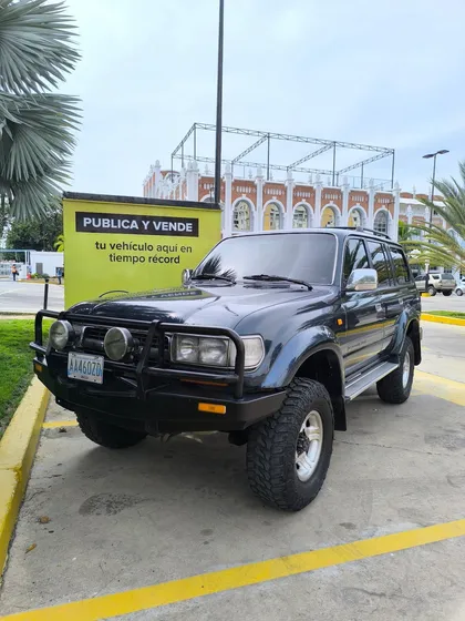 Toyota Burbuja Land Cruiser