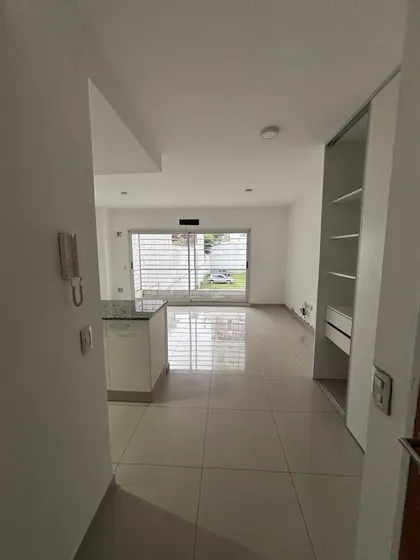 Alquiler Departamento 1 Ambiente En Abasto !!