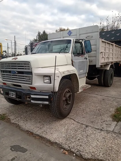 Ford F-700 D Chassis C/cabina Con Caja Volcadora Vivuelco