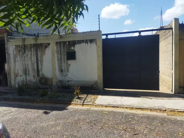 Se Vende Amplia Casa En Urbanismo Cerrado, Residencia La Floresta Turmero, 007jsc