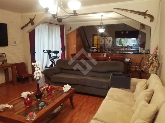 Casa En Venta De 3 Dorm. En Quinta Normal