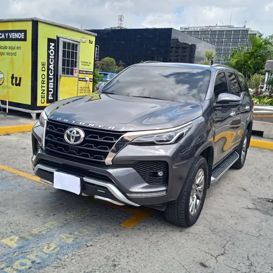 Toyota Fortuner Automatico
