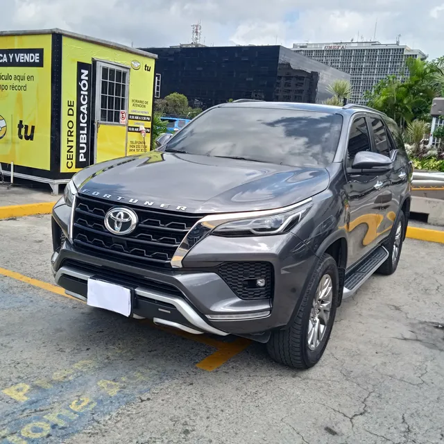 Toyota Fortuner Automatico