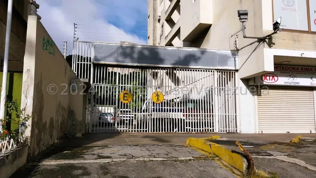 Local Para Taller Mecánico O Afines A Pie De Calle En Alquiler, Urb. La Urbina