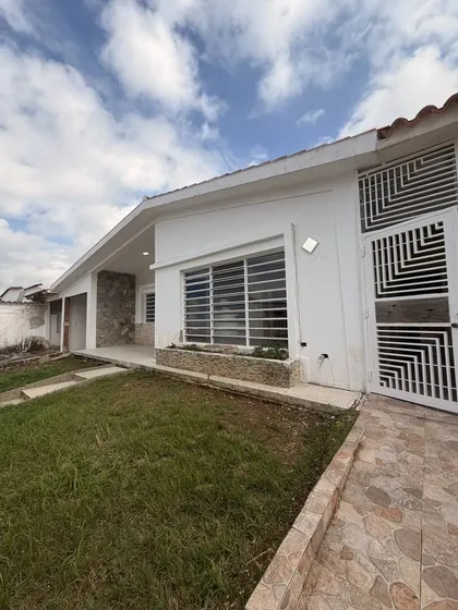 Annic Coronado Vende Casa En Trigal Centro Ideal Para Ser Comercial En Plena Av Alejo Zuloaga Cód. 334911