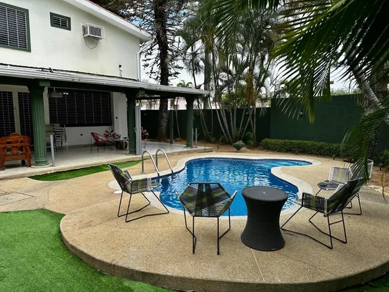 (solo Clientes) Grabiela Vende Casa Comercial O Residencial Con Piscina Urb La Viña Valencia