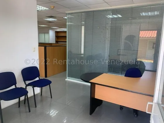 Oficina En Puerto La Cruz, 18 Puestos De Trabajo