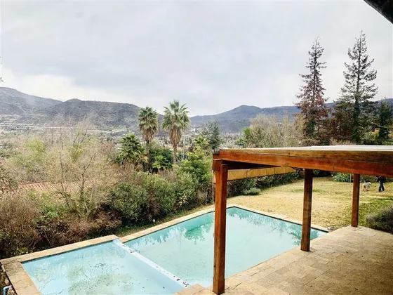 Casa En Venta De 5 Dorm. En Lo Barnechea