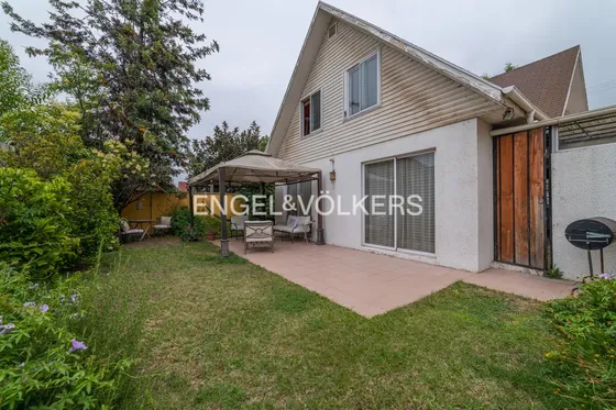 Casa 2 Pisos, 3 Dor, 3 Baños + Dom. Servicio