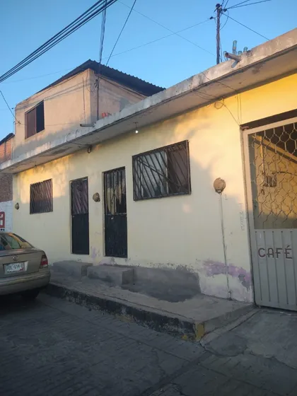 Se Vende Casa En Ampliación Bugambilias Con Locales. Oportunidad De Inversión