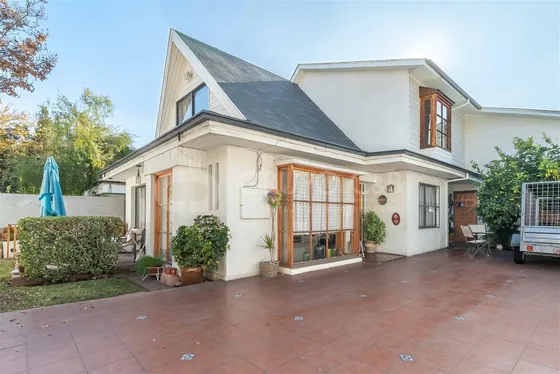 Casa En Venta De 5 Dorm. En Vitacura