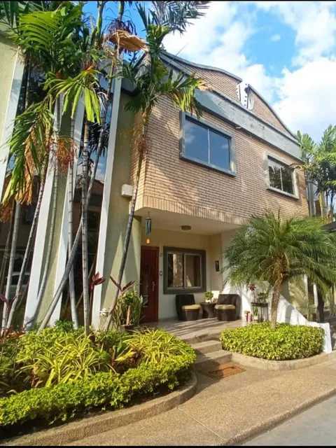 Townhouse En Alquiler El Castaño