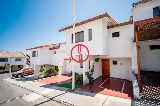Se Vende Amplia Casa En Exclusivo Condominio Portobelo.