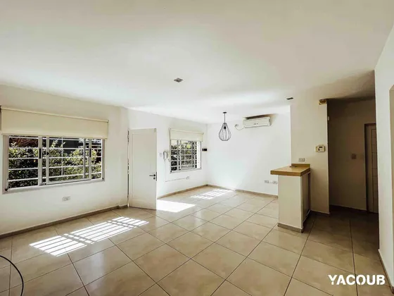 Departamento En Venta - 2 Dormitorios, 1 Baño, Cochera - 105mts2 - City Bell