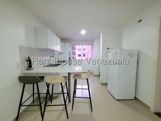 María Martínez Tiene Impecable Apartamento Tipo Estudio Equipado En Venta Al Este De Barquisimeto, Cocina Moderna Modrna, Con Un Centro Comercial Para Disfrute Familiar.