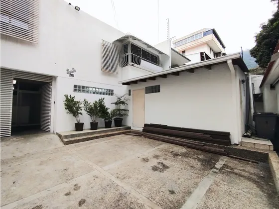 Alquilo Casa Comercial/oficina 480m2 Los Dos Caminos 3600