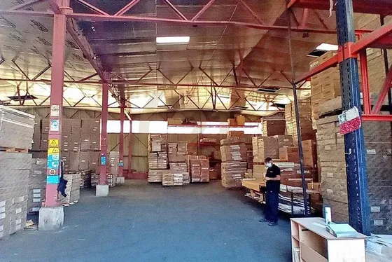 Bodega Con Oficinas En Barrio Meigg Santiago