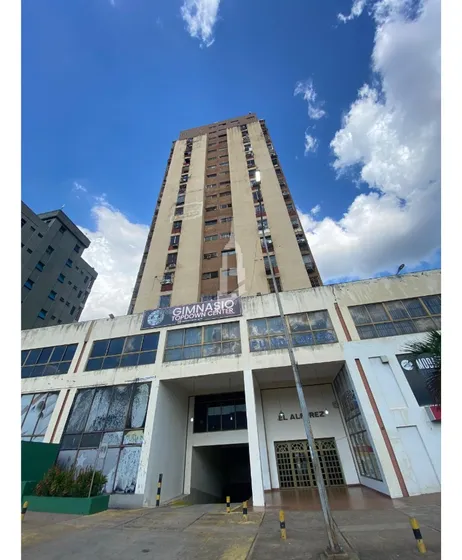 Apartamento En La Torre Alferez, Sector Alta Vista