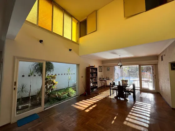 Casa De Cinco Ambientes Con Piscina A La Venta En Wilde