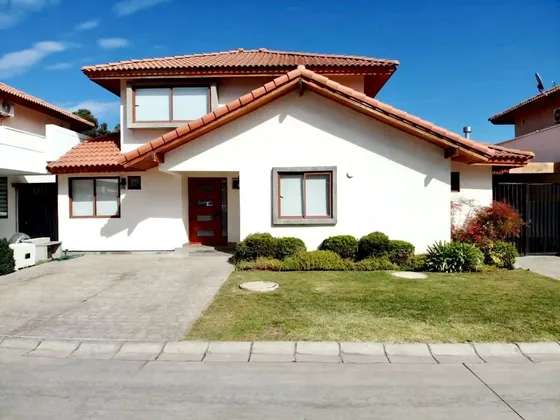 Casa En Arriendo, Condominio Los Nogales, Las Rastras