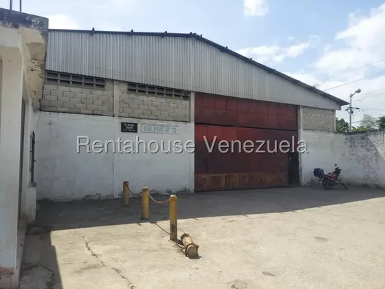 Se Alquila Excelente Galpón De 1.080mts, Los Guayos, Inm 27-49, Con Altura De 6.7mts, Techos De Zinc, A Pie De Carretera. Solo Clientes
