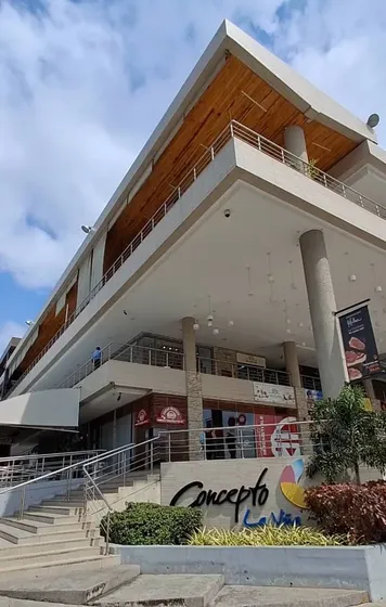En Alquiler Local Comercial Concepto La Viña. N.lh