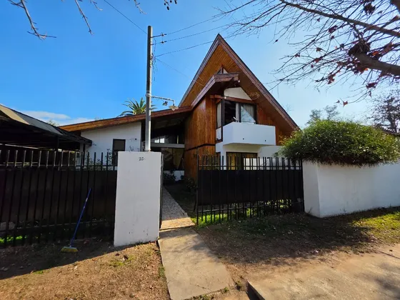 Casa Aislada: Arquitectura, Amplitud Y Gran Potencial.