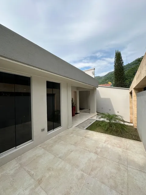 Casa Moderna En  El Trigal Valencia En Calle Cerrada 