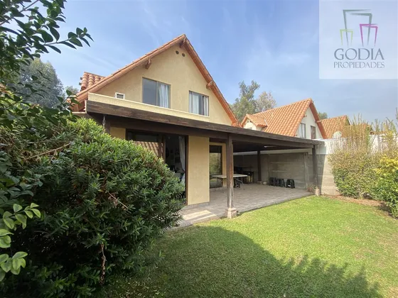 Casa En Arriendo De 3 Dorm. En Peñalolén