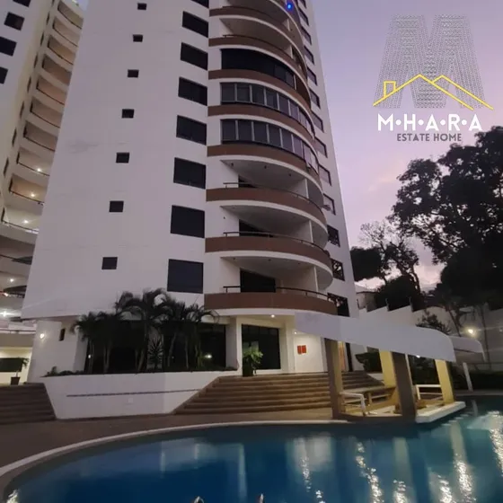 Apartamento En Venta En La Guaira Con Vista Al Mar, Remodelado  Y  Con Amplias Habitaciones 