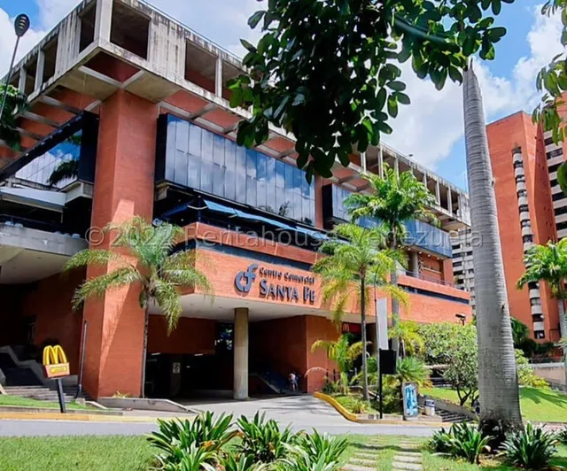 Vendo Bello Local  Comercial  En El Centro Comercial Santa Fe Nivel 3, Santa Fe Norte !!!   Puede Ser Usada Como Depósito...!!! Oportunidad !!! 