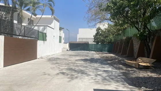 Lote Residencial En Pequea Privada Con Acceso Controlado