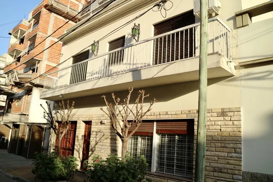 Casa En Venta Moron Centro En Terreno De 10 X 30 Fot 2