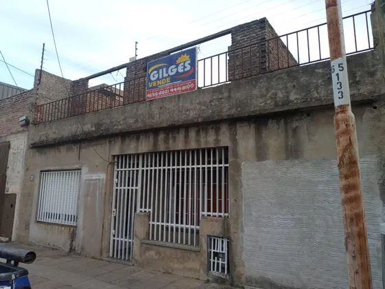 Venta De Casa 5 Amb.  S/lote 10x20  En Tablada - Muy Buen Estado Con Fondo Libre Con Quincho
