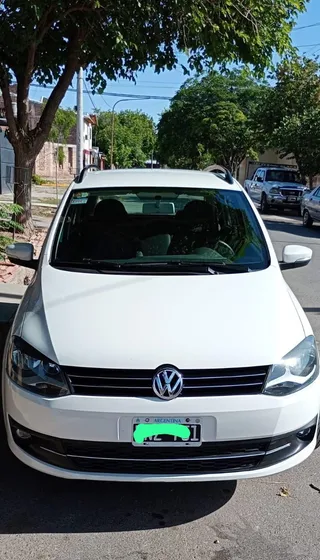 Volkswagen Suran 1.6 Highline 101cv