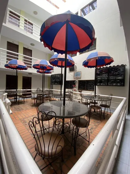 Hotel En Venta Con Fondo De Comercio Equipado En Valencia Ap