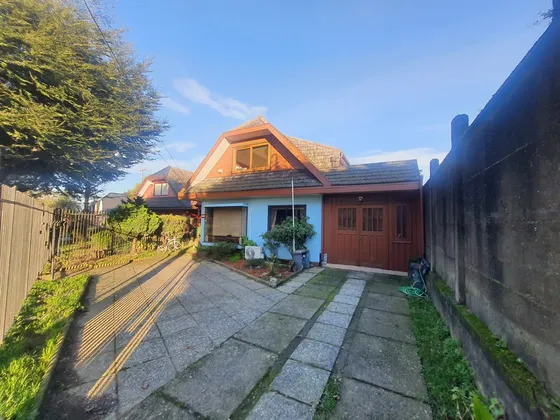 Casa Con Cabaña En Sector Regional
