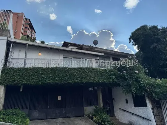 Casa En Alquiler En Colinas De Bello Monte, Mls 26-7531