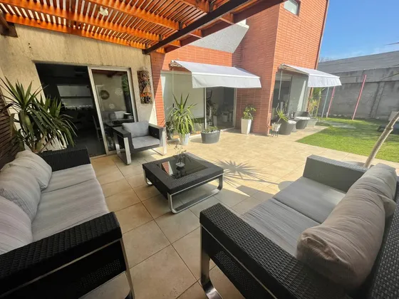 Espectacular Casa En Las Hualtatas