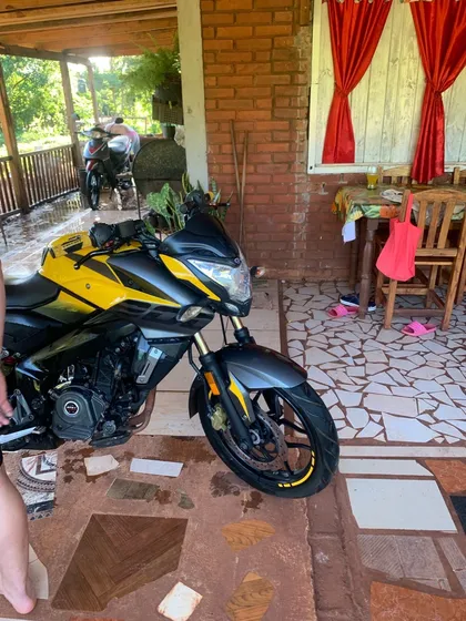 Rouser Ns 200