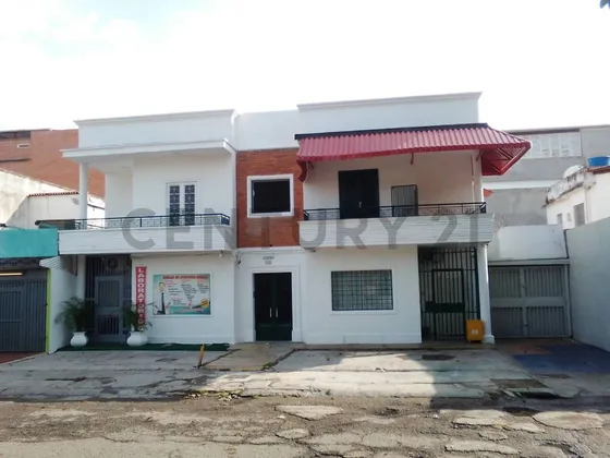 Casa Comercial En Venta En Santa Monica Mn