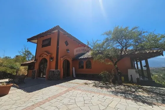 Impresionante Casa En Venta En Pirque, Santiago