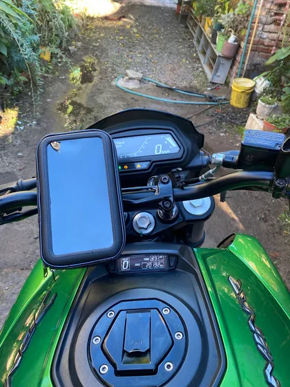 Dominar 400 (2022).