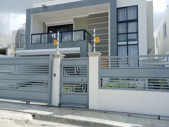 Casa De 2 Niveles En San Cristóbal Rd Financiamiento
